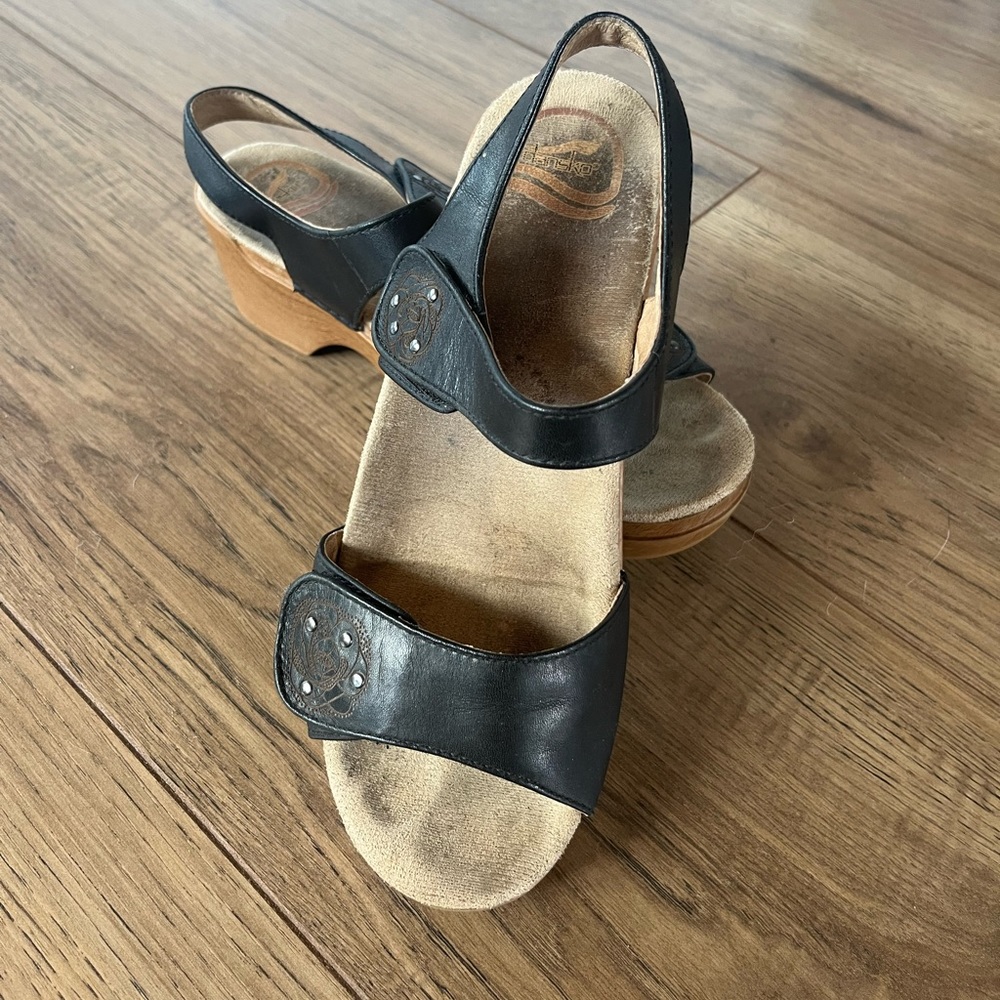 Dansko black leather Sonnet clog sandals women's size 38 or 7